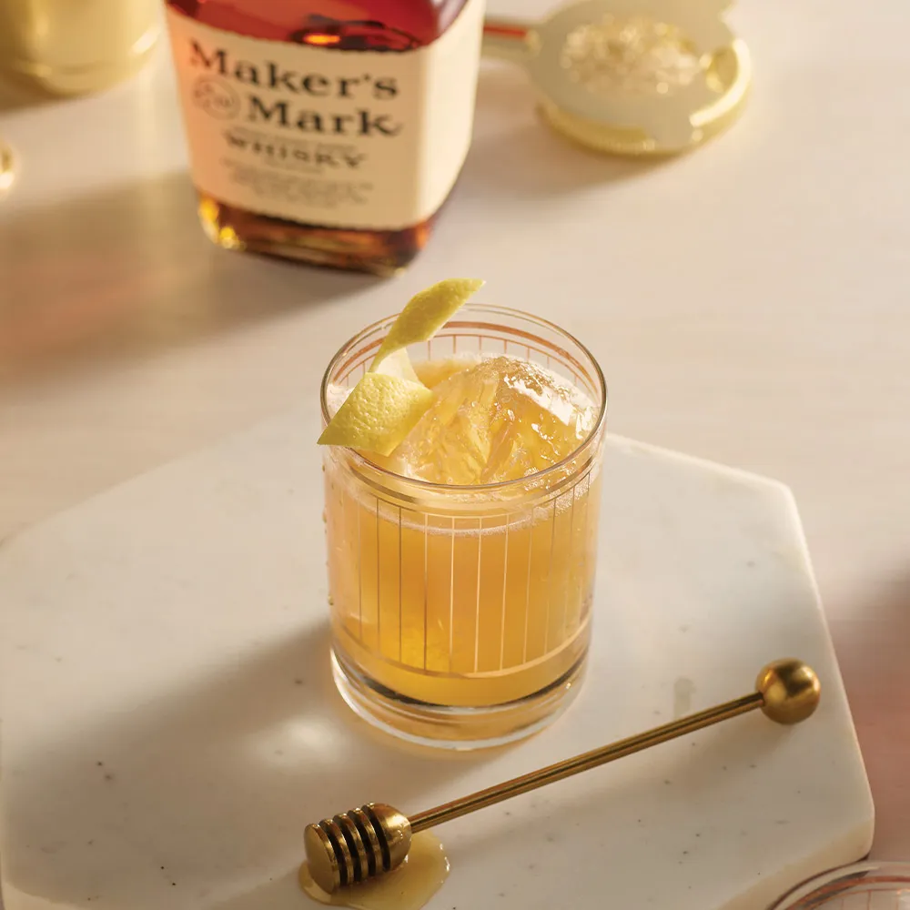 Maker’s Mark bourbon cocktail - Gold Rush